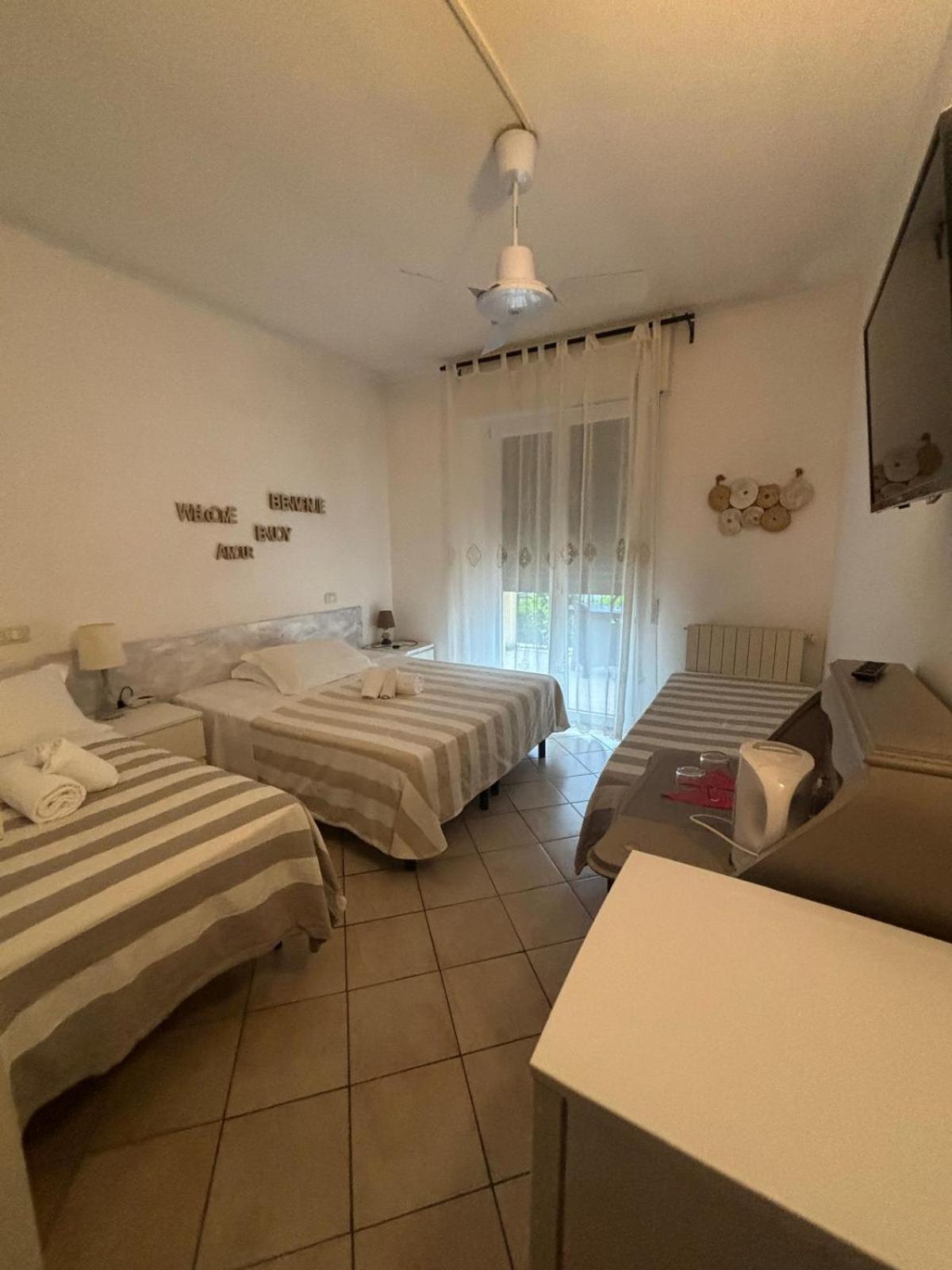 Casa Versilia Hotel Marina di Massa Dış mekan fotoğraf
